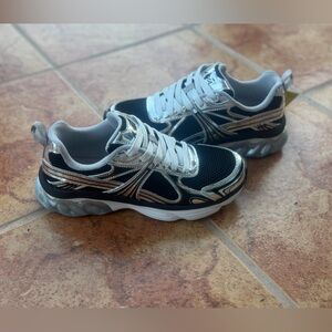 Avia Men’s Black and Silver Athletic Sneakers